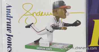 Atlanta Braves honor Andruw Jones with bobblehead