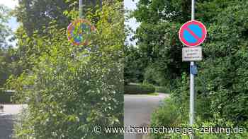 Schild zugewachsen – Wolfsburgerin erhält trotzdem Park-Knöllchen von der Stadt