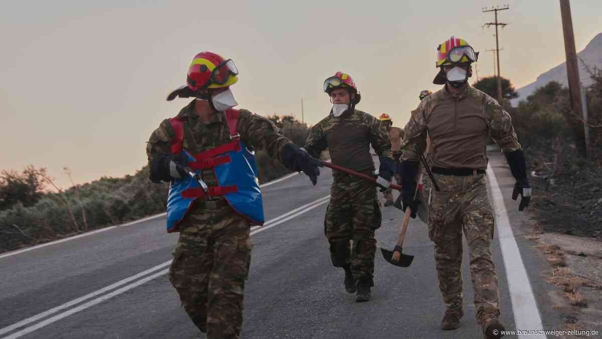 Waldbrände auf Kreta wüten weiter – Einsatzkräfte völlig erschöpft