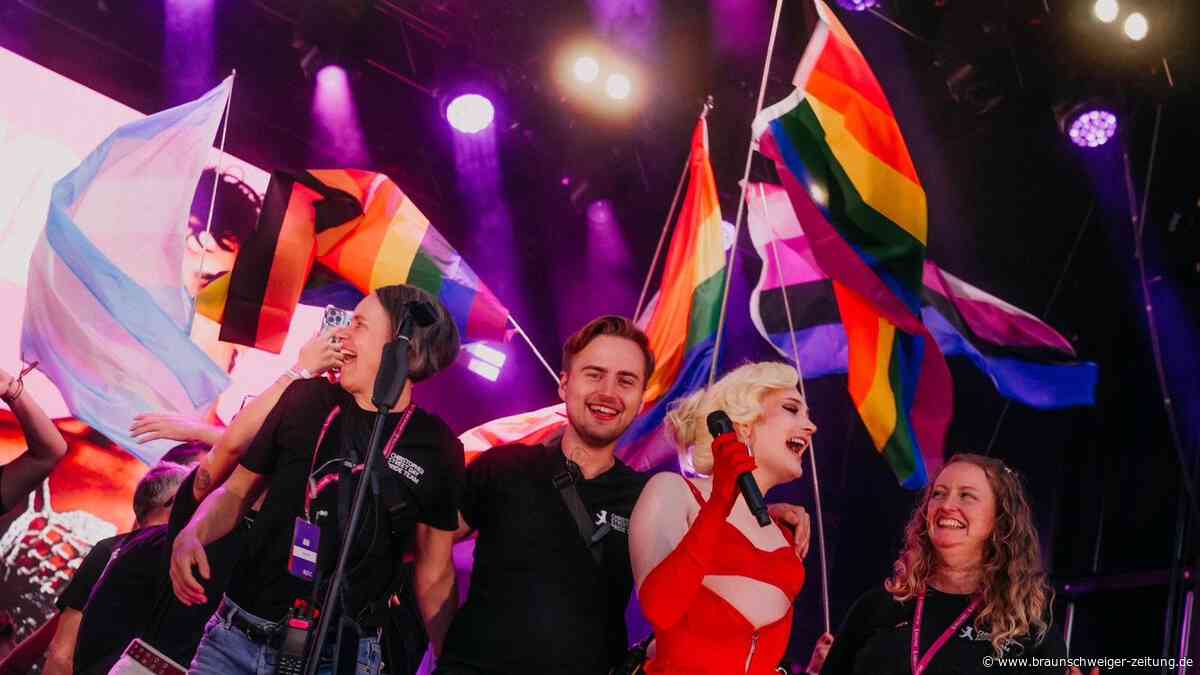 Gifhorns Drag Queen Uff erschüttert – Sie hat Berliner CSD mitorganisiert