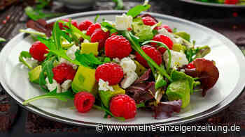 Sommer-Salat mit Himbeeren, Avocado und Feta: frisch, farbenfroh und in zehn Minuten auf dem Tisch