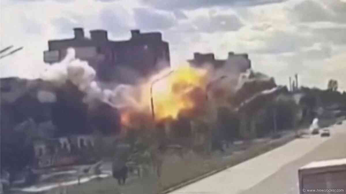 Beveiligingsbeelden tonen explosie na Russische aanval op Oekraïne