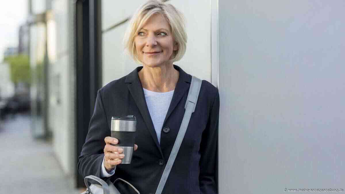 Styling-Falle ab 60: Diese Sommer-Tasche lässt älter und kleiner wirken