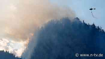 Einsatzkräfte am Boden geplant: Feuerwehr "vorsichtig optimistisch" bei Brand in Chiemgauer Alpen