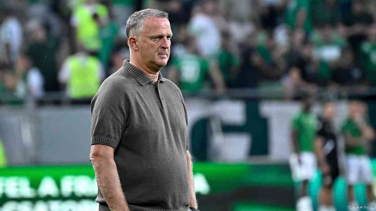 Van den Brom hard na 'onvolwassen' exit Twente: 'Eerste helft was verschrikkelijk'