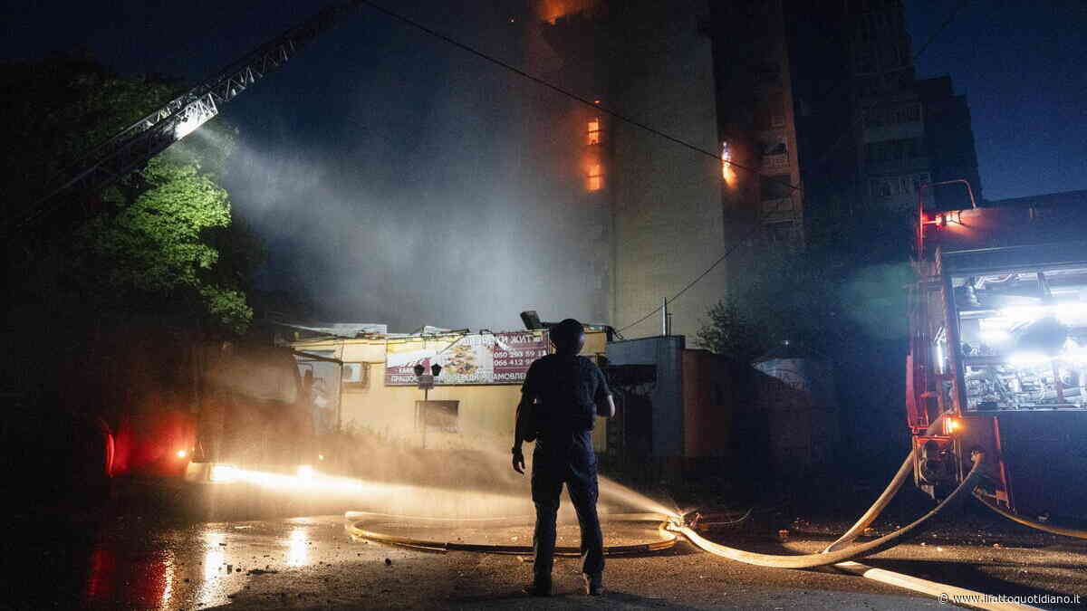 Trump: “Patriot all’Ucraina? Cautela, di norma non concediamo quella licenza”.  Kiev: “Almeno 3 morti e 31 feriti per gli attacchi notturni di Mosca”