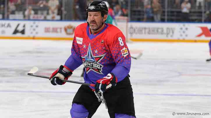 Washington Capitals star Alex Ovechkin crashes a couple's wedding photo shoot on a hotel staircase