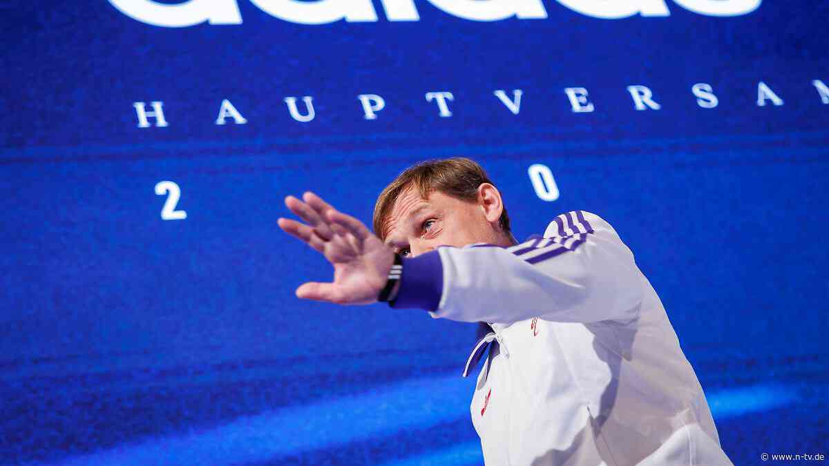 "Unfall" bei Fußball-WM: Adidas-Boss entschuldigt sich für auffällige Häufung pinker Schuhe