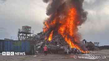 Heat causing 'extreme demand', says fire service
