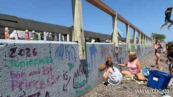 At Bon Ami Festival, a wall that actually brings people together