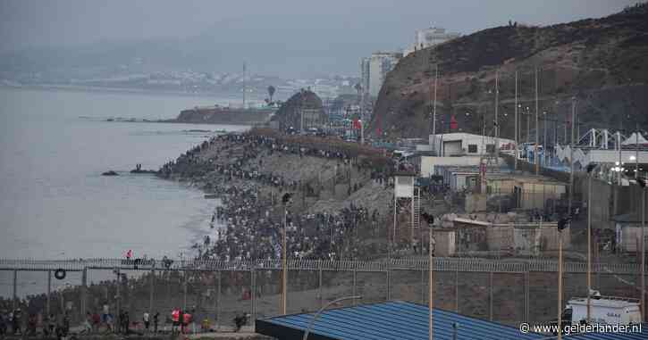 LIVE | 49.000 migranten kwamen Spaanse exclave Ceuta binnen, ook bij Melilla melding van binnengedrongen migranten