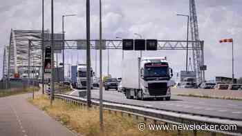 Duizenden vrachtwagens en touringcars rijden onbeboet over Merwedebrug