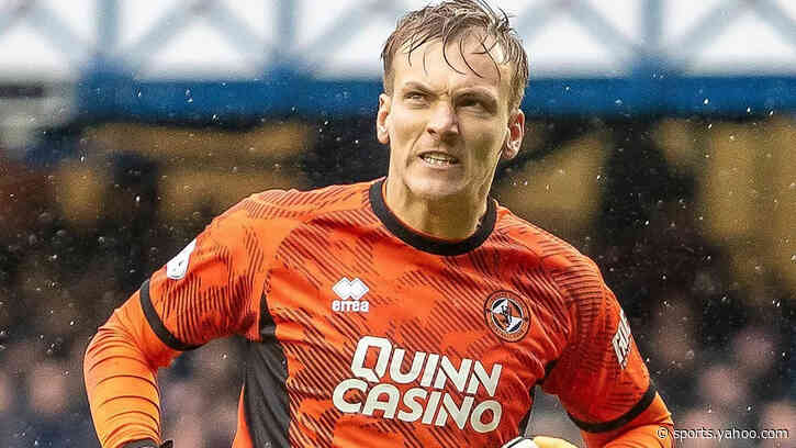 Sheffield Wednesday bring in keeper Maynard-Brewer
