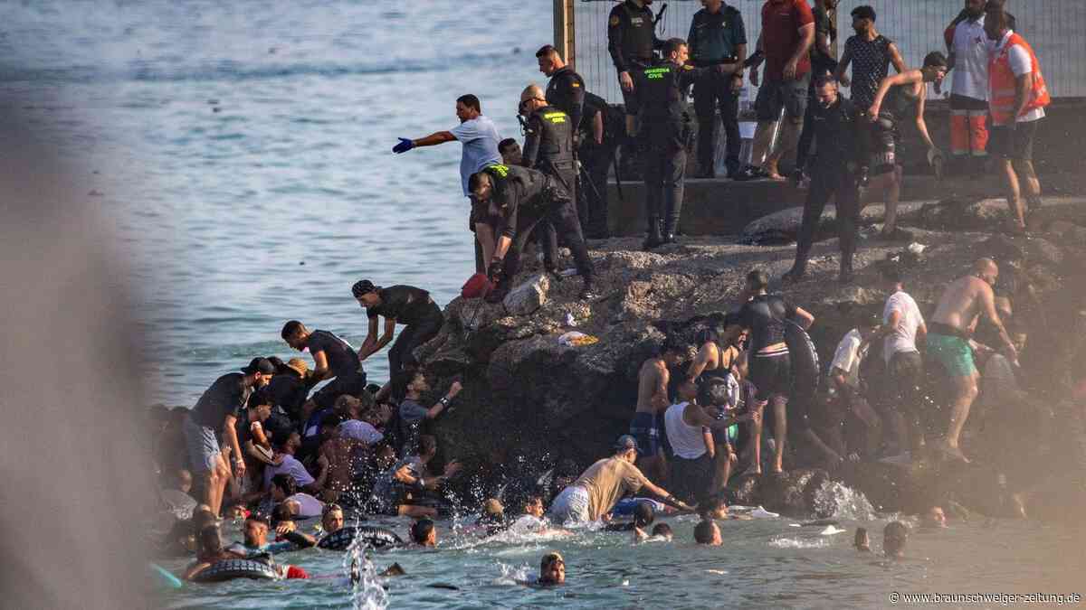 Ausnahmezustand in spanischer Exklave – Tausende Migranten überqueren Grenze