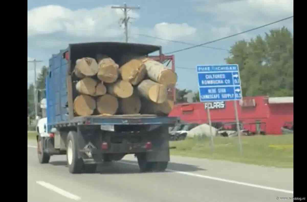 Durf jij achter zo'n vrachtwagen te rijden?