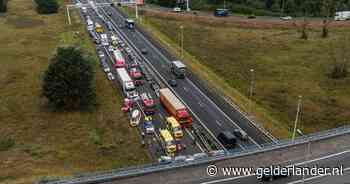 Meerdere gewonden na ongeval op A12, snelweg ligt vol diesel en brokstukken