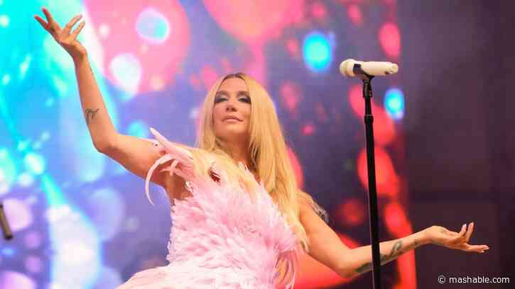 Kesha, the internets tooth fairy, wants your teeth