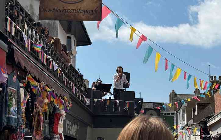Nick Cave & The Bad Seeds surprise Brighton fans with rooftop gig ahead of huge homecoming show
