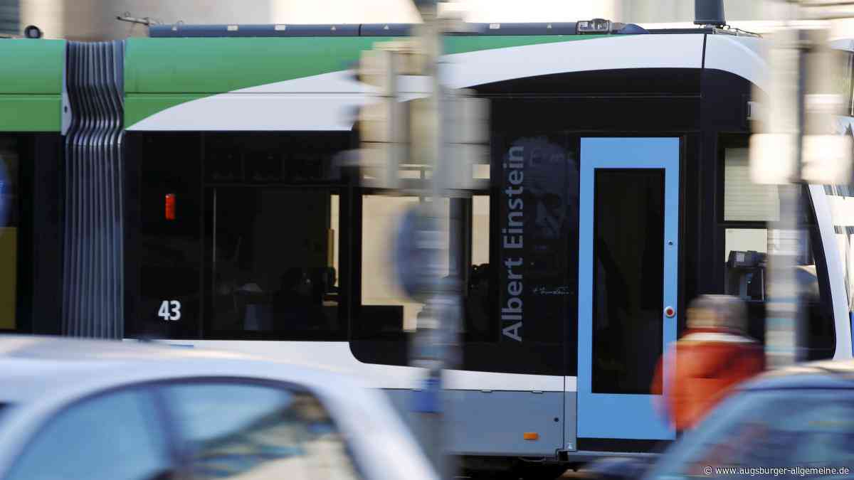 Unfall am Kuhberg: Autofahrer übersieht Straßenbahn und kollidiert mit Tram