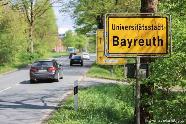 Wasserrohrbruch in Bayreuths Zentrum behindert Verkehr