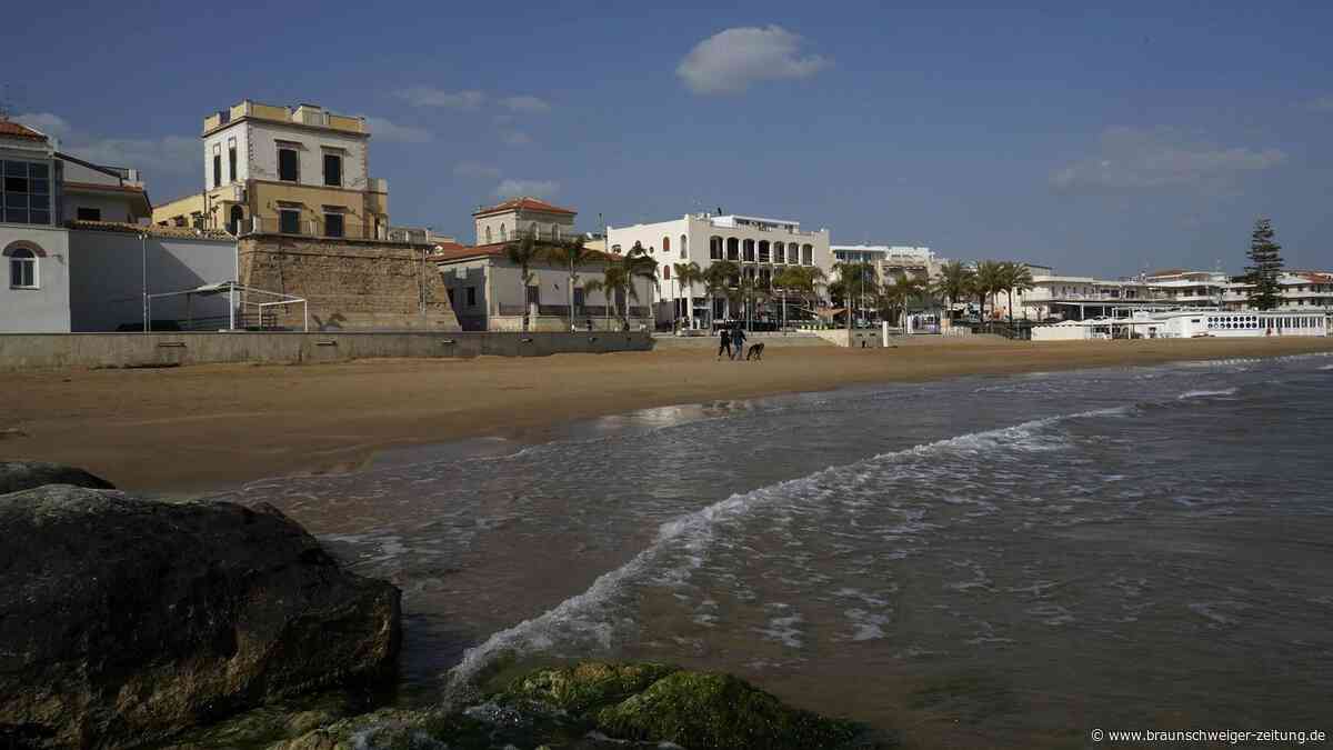 Badegäste auf Sizilien überrascht: 700.000 Euro in bar am Strand angespült