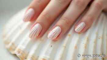 Sommer-Maniküre: Elegante Seashell Nails bringen Beach-Vibes auf unsere Nägel