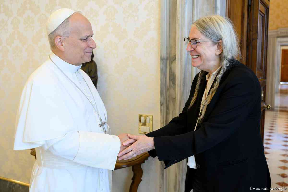 Papst trifft Rock-Ikone Patti Smith im Vatikan