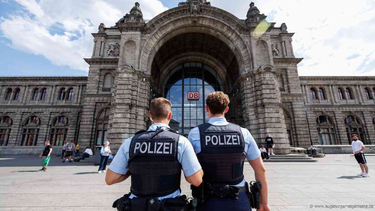 Zwölf Tatverdächtige in Haft: Männer setzen Mädchen an bayerischem Bahnhof unter Drogen