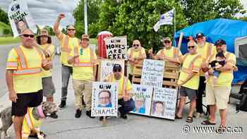 'It's getting hard to survive,' says worker striking at Niagara Fall steel plant for more than a month