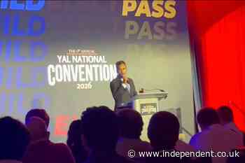 Vivek Ramaswamy’s awkward campaign speech ends in just minutes as he’s booed and heckled