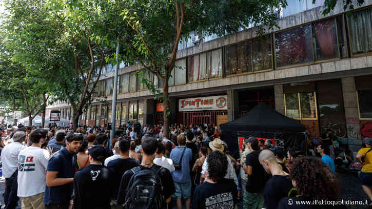 Spin Time Labs, immobile posto sotto sequestro. Abitanti e attivisti in strada da 48 ore: “Da qui non ce ne andiamo”