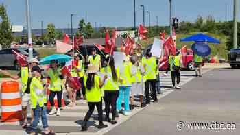 Hundreds of casino workers on strike in Ajax, Pickering