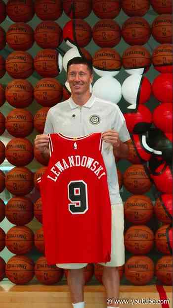 Soccer legend Robert Lewandowski stopped by the United Center⚽️ #chicagobulls #nba #chicagofire #mls