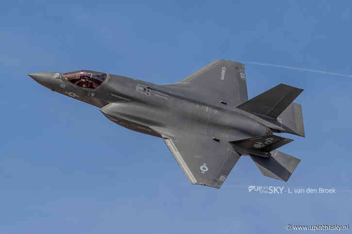 F-35 crasht vlak voor landing, piloot weet zich te redden