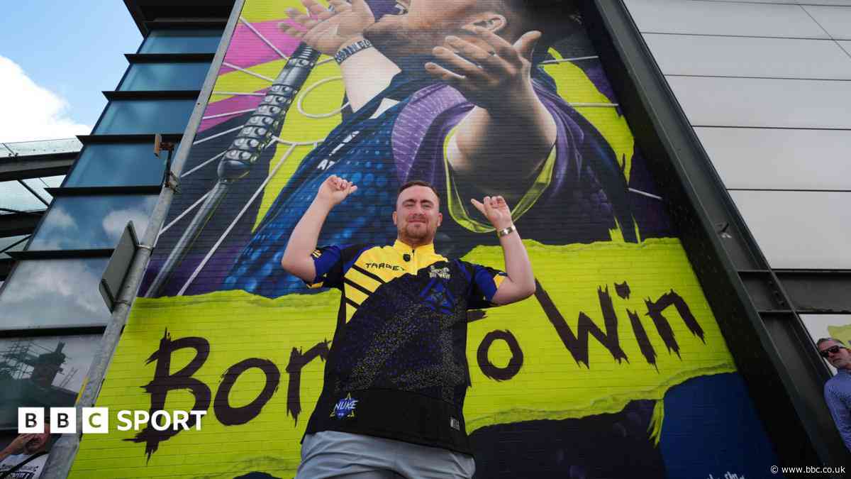 Littler's nan shocked by seeing mural from bus