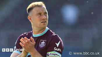 Veteran striker Barnes extends Burnley contract