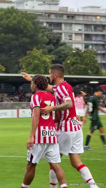 ¡Johaneko pone su granito de arena! Golazo del cachorro.