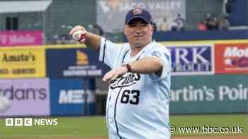 Baseball fan surprised with first pitch on US trip