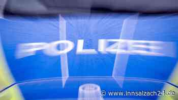 Alkoholisierter Motorrollerfahrer stürzt in Trostberg auf regennasser Fahrbahn und verletzt sich