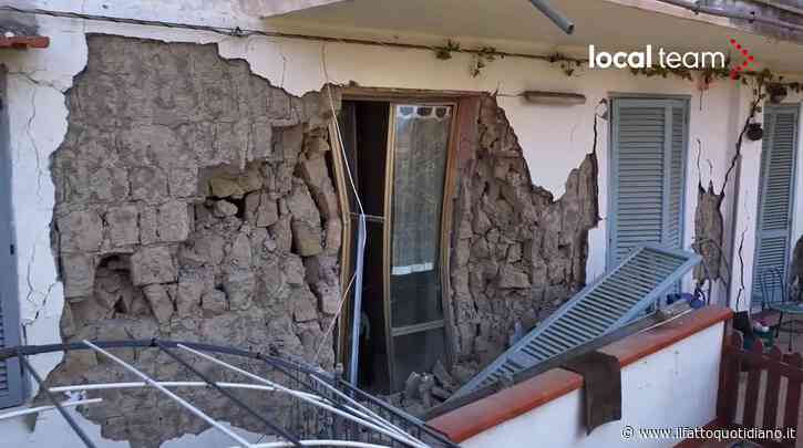 Muri sventrati e finestre divelte: i danni del terremoto alle case del Parco Olivetti visti dall’alto