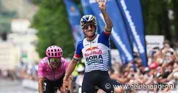 Remco Evenepoel schrijft geschiedenis met vierde zege Clásica San Sebastian: ‘Dit was de moeilijkste’