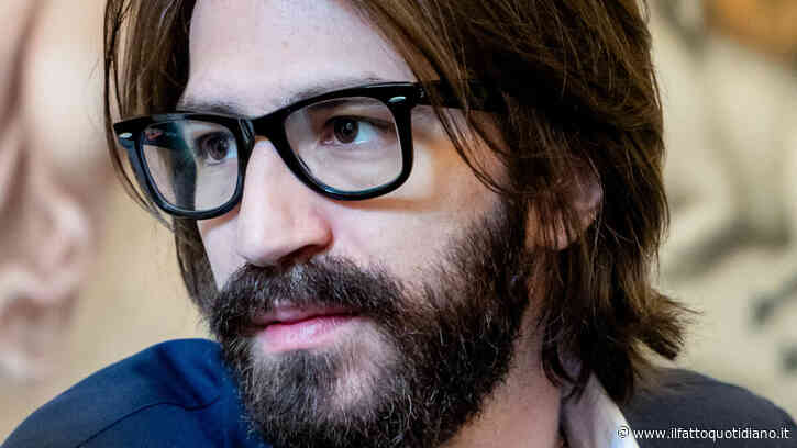 Leonardo Maria Del Vecchio riconsegna la figlia alla madre: l’incontro è avvenuto a Porto Cervo. L’imprenditore rispetta il provvedimento del tribunale civile di Milano dopo settimane di tensioni