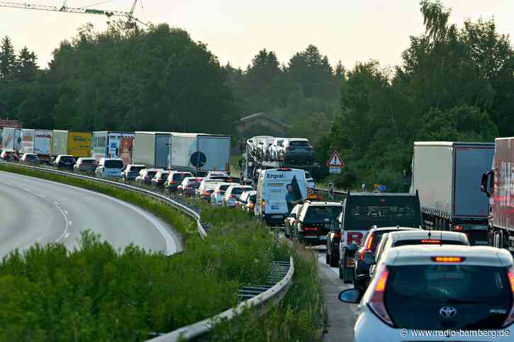Viel Stau zur Ferienzeit: Autofahrer brauchen Geduld