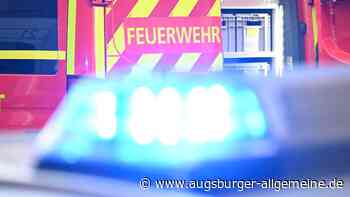Feuerwehr muss Menschen aus Auto retten