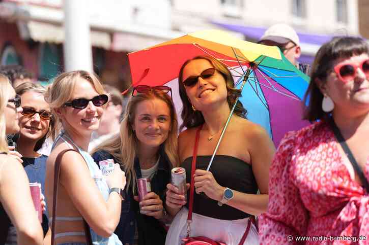 «The Power of Love» – Tausende bei Pride Parade in Brighton