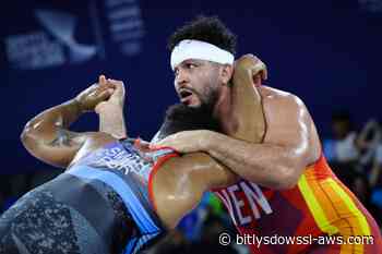 José Díaz revalidó el oro en los 125 kilogramos de la lucha libre 