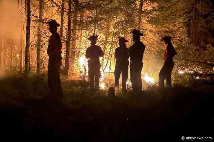 Felker Lake wildfire remains out of control in South Cariboo