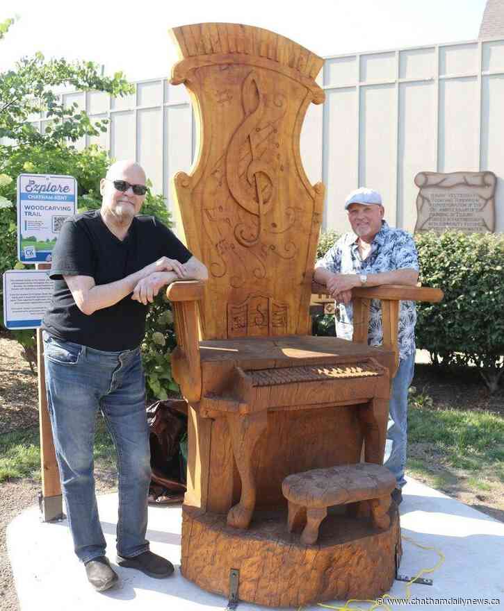 Wood carving honours Carrick family’s contribution to Tilbury’s downtown