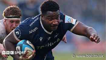 Hooker Jibulu signs new Sale deal