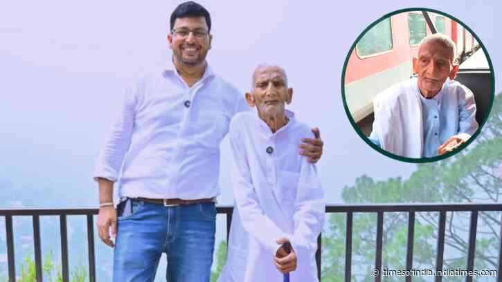 “Papa used to walk to office to save Rs 5”: Man who went viral after getting his 80-year-old father on a Vande Bharat ride for the first time shares his full emotional story